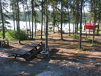 Pipestone Lake Lodge 